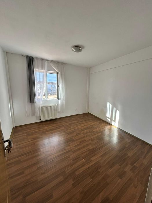 Închiriez apartament semimobilat apahida, 3 camere, zona centrala