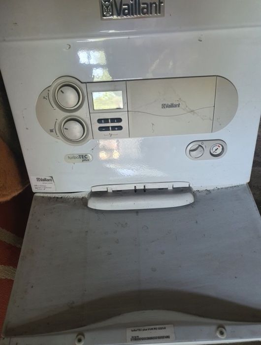 Centrala termica Vaillant turbo tec plus pe gaz. Eroare pompa defecta.