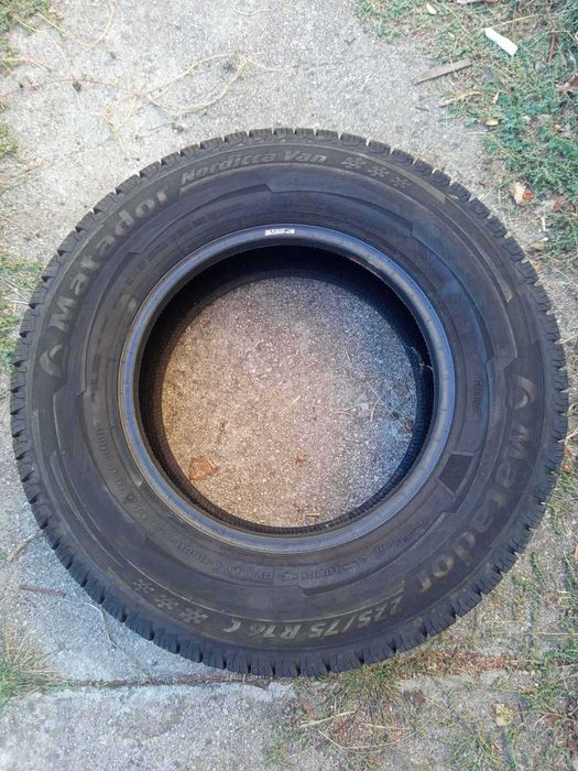 Гуми за бус 225 / 75 R16C