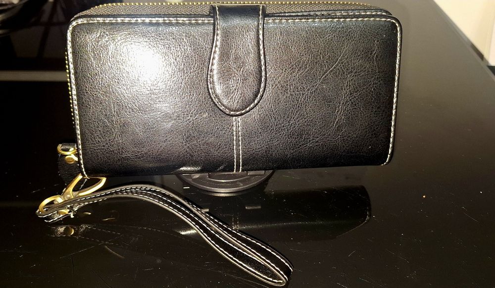 Portofel negru din piele naturală