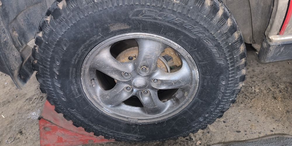 Продам резину грязевую