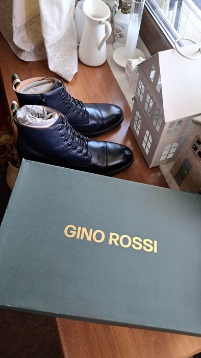 Ghete din piele Gino Rossi
