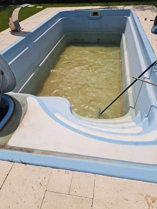 Servicii Profesionale Piscine: Construcție, Mentenanță și Montaj Liner