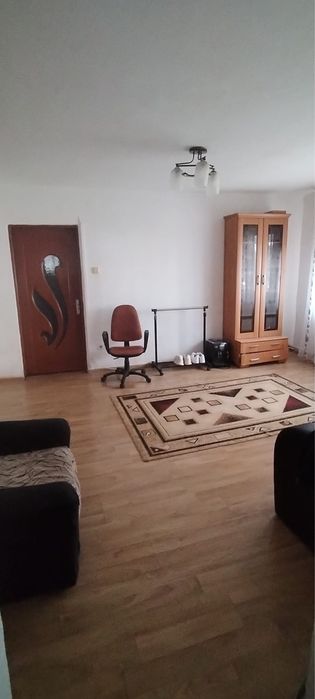Vand apartament cu 2 camere, zona 9mai