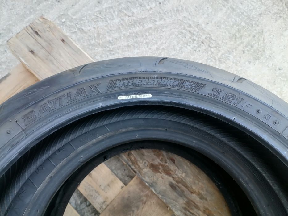 120 70 ZR 17 BRIDGESTONE ДОТ 4718