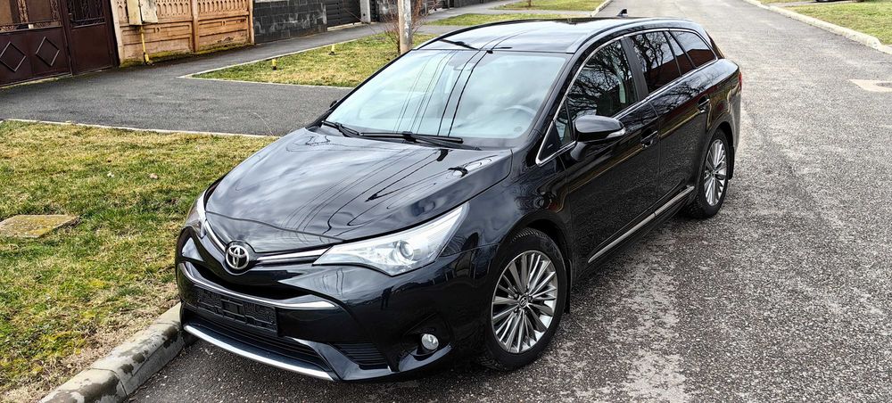 Toyota Avensis / Euro6 / 143CP / WEBASTO / Navi / Camera
