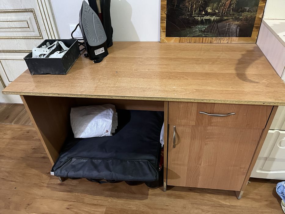 Продам  шкаф стол  бу
