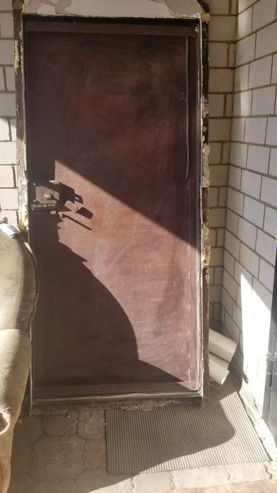 Продам дверь входную