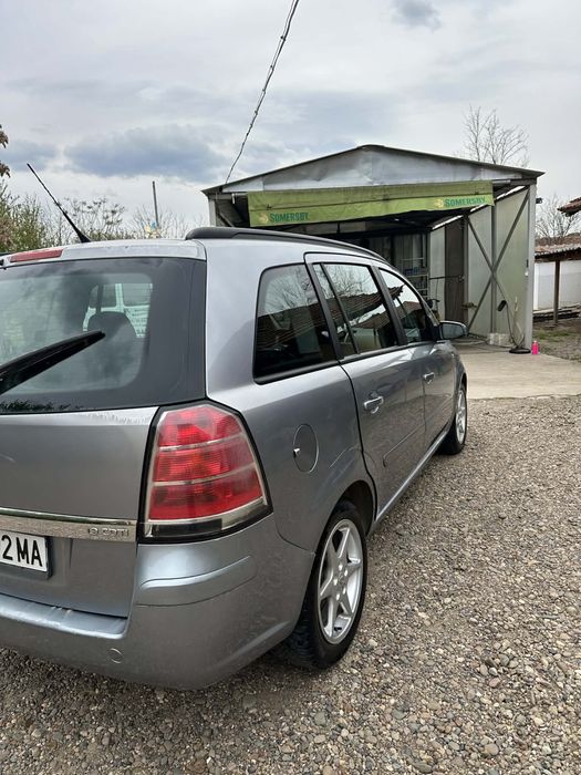 Продавам Opel Zafira