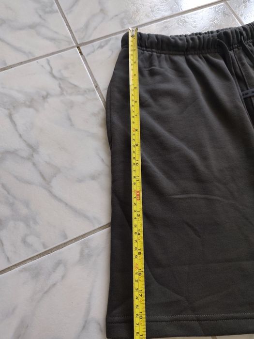 Pantaloni scurți Essentials mărime XL fit L