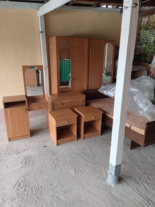 Продам спальный гарнитур