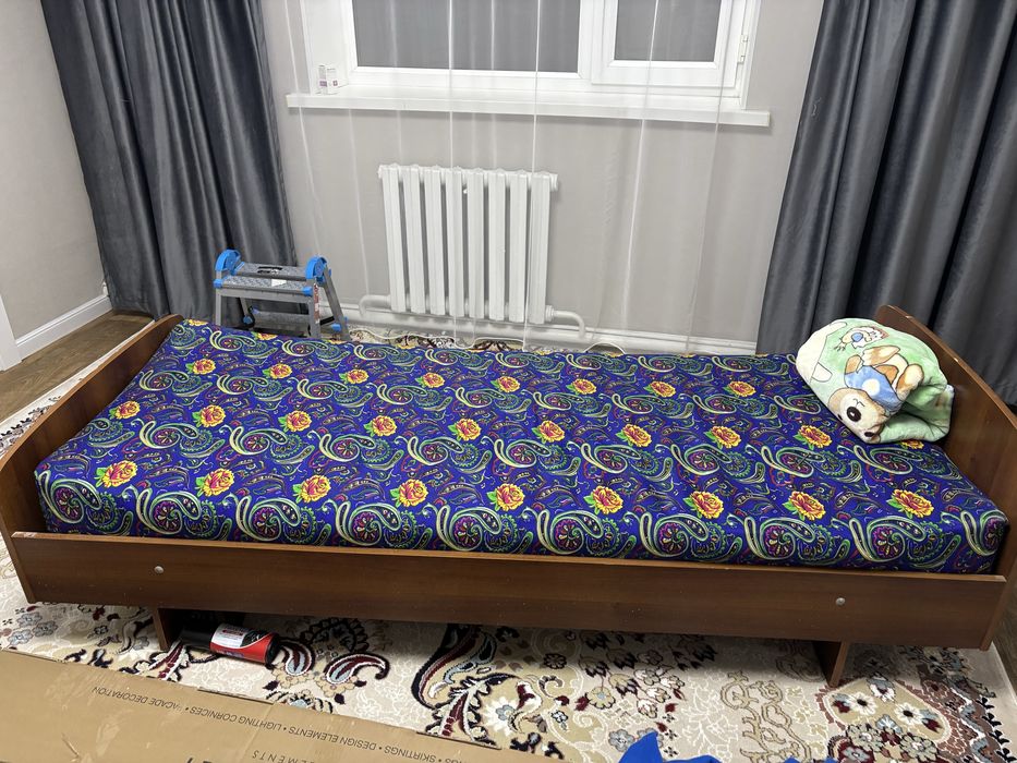 Кровать с матрасом