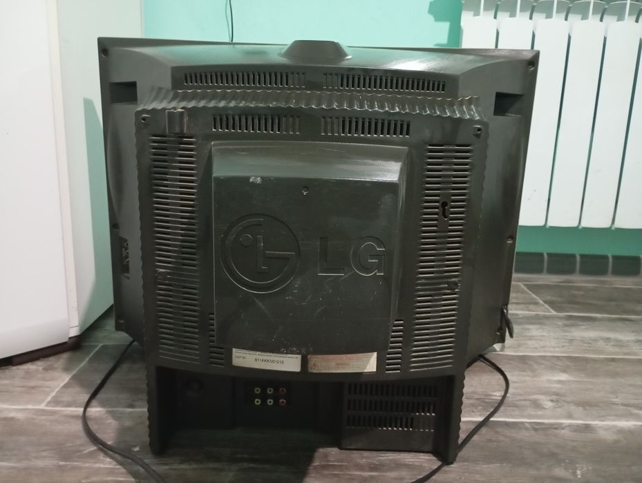 Старый кинескопный телевизор LG