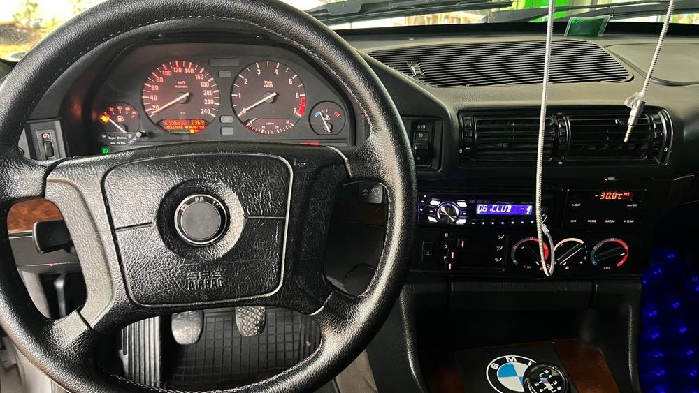 BMW E34  1995 yil 1.8 mator mexanika