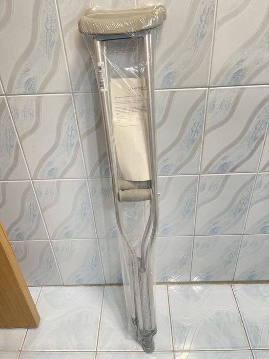 Carje metalice cu sprijin subaxilar, reglabile si usoare