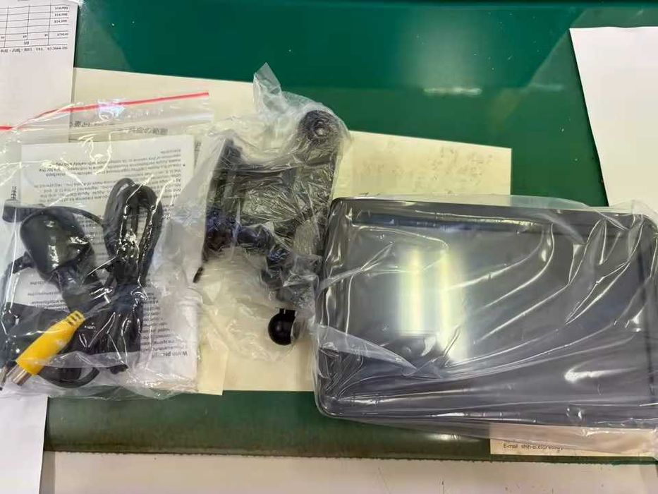 Универсален безжичен CARPLAY / Android Auto монитор