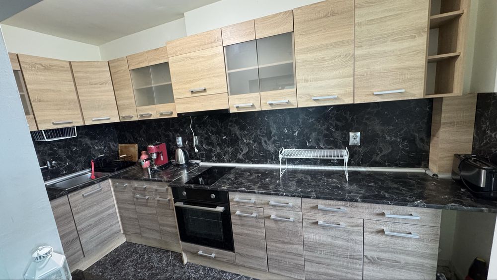 Голяма кухня, без електроуреди