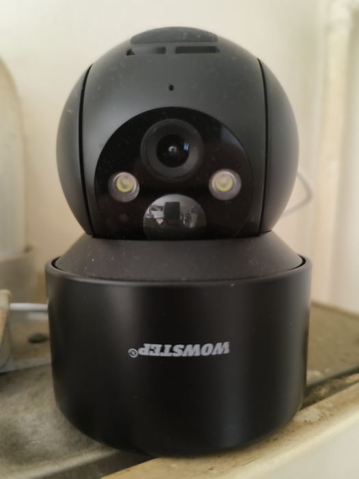 Cameră de supraveghere video cu panou solar