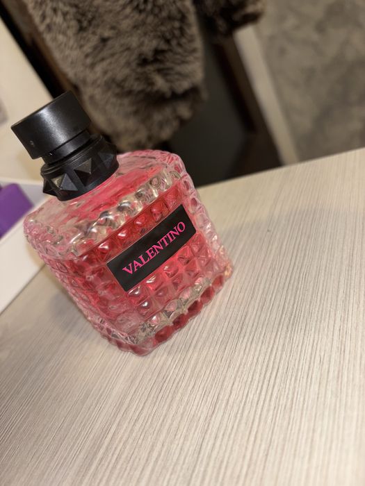 vând parfum valentino roz original