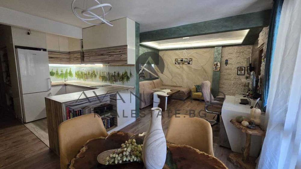 Продава се Тристаен апартамент в Пловдив, Център - 115 кв.м за 914 €/кв.м - Снимка #2