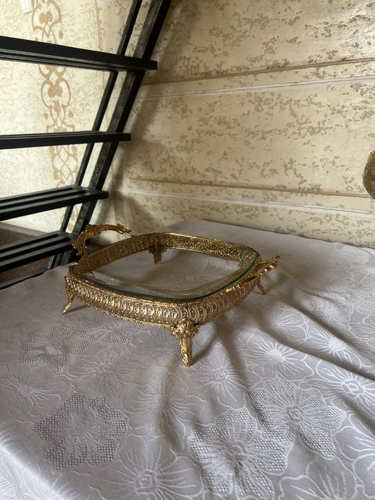 Tilla idish sotiladi