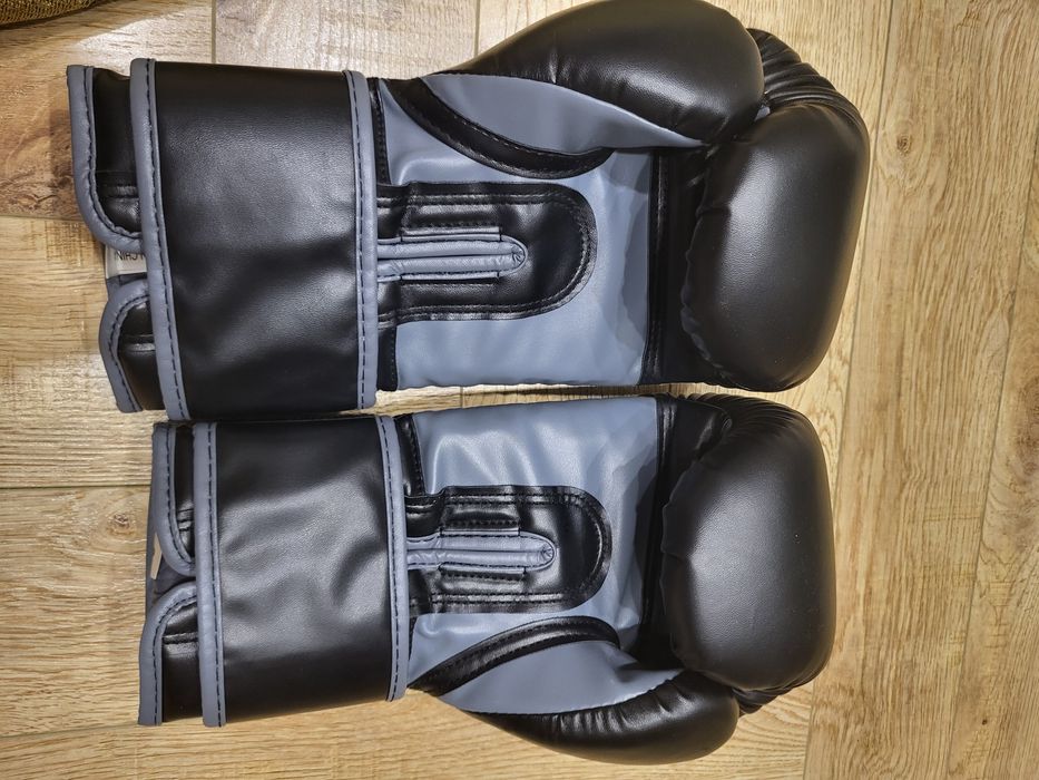 Боксёрские перчатки
