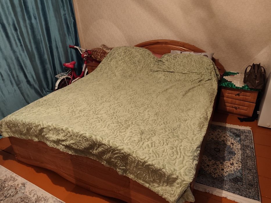 Продам спальный гарнитур