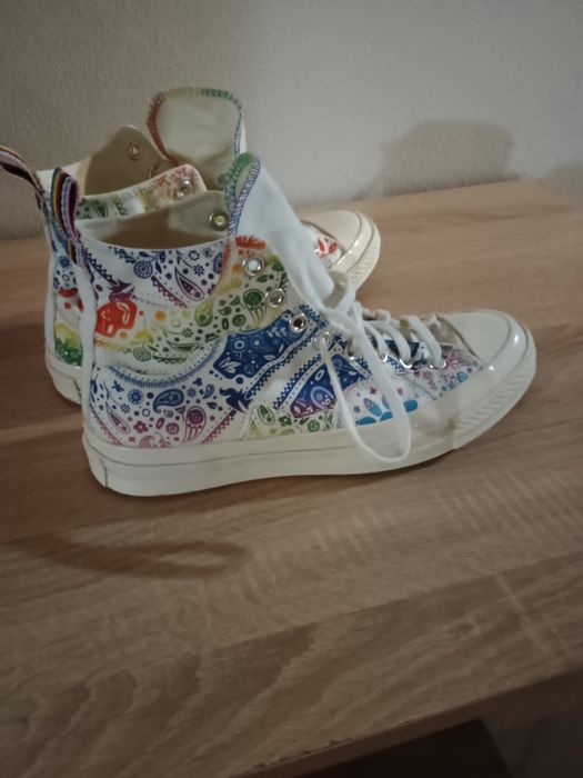 Bascheți Converse.