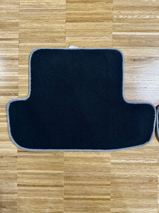 Продават се ОРИГИНАЛНИ  стелки за Audi A5 / Ауди А5 2008 - 2016