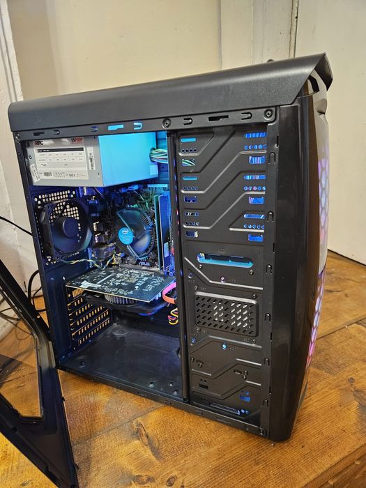 Vând unitate Pc DDR4 7400 ram 16 gb placă video 4 gb