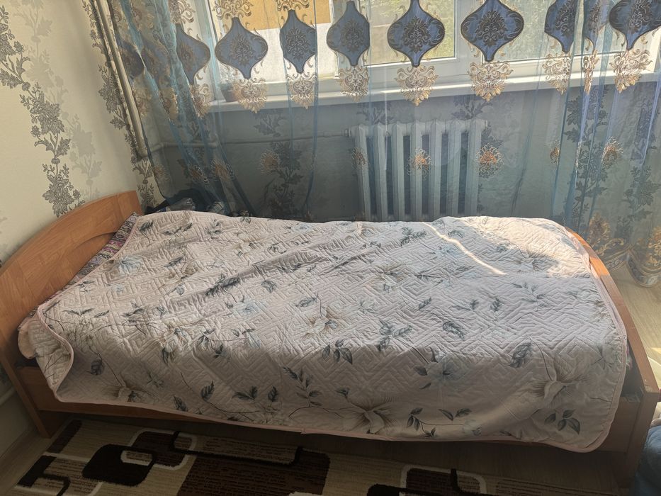 Кровать с матрасом
