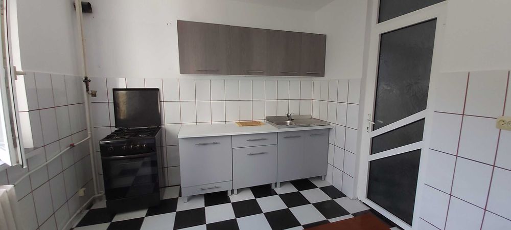 Vand apartament cu 3 camere