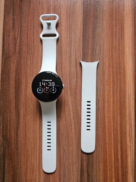 Продавам смарт часовник Google Pixel Watch 3 - 45mm