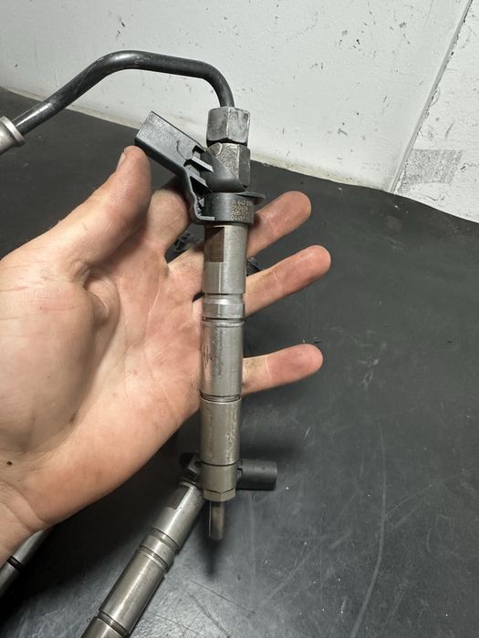 Injector injectoare Mercedes sprinter W906 3.0 CDI V6 Sprinter 318 Cdi