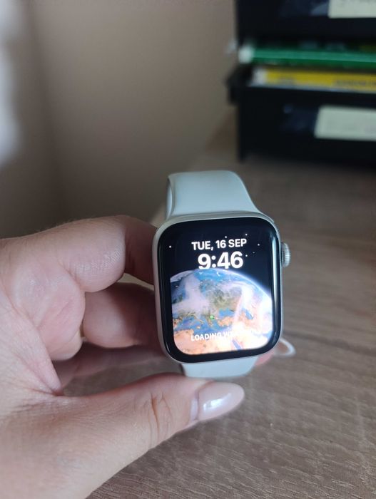 Продавам часовник Apple Watch SE