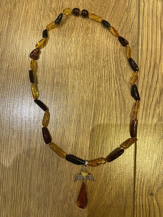 Комплект кулие с висулка чист кехлибар на половин цена, 100 лв