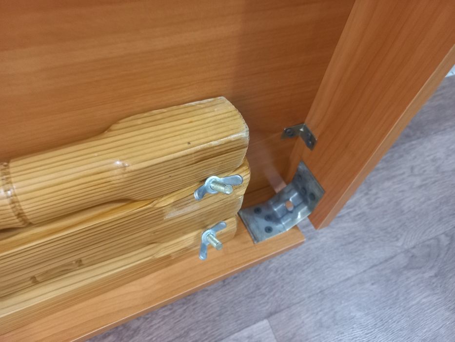 Продается стол кухонный