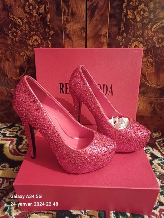 Balan poshnali ayollar tufligi sotiladi