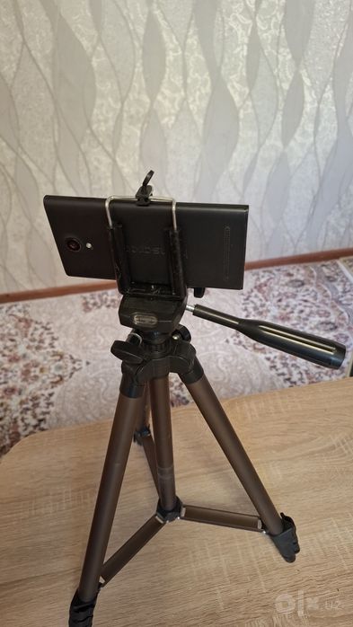 напольный штатив для фото- и видеокамер