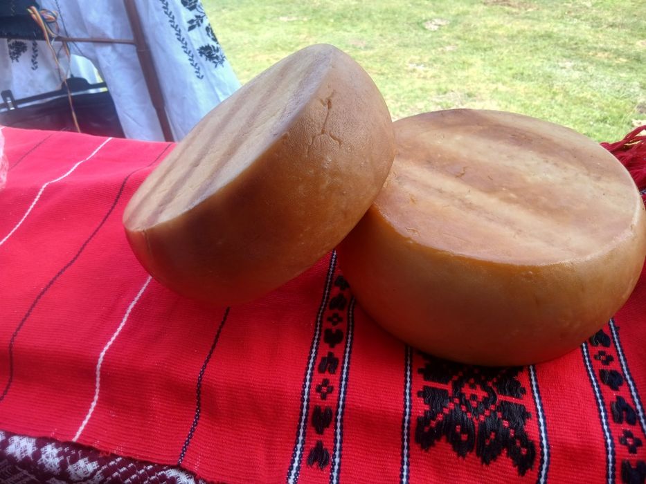 Cascaval afumat de vanzare