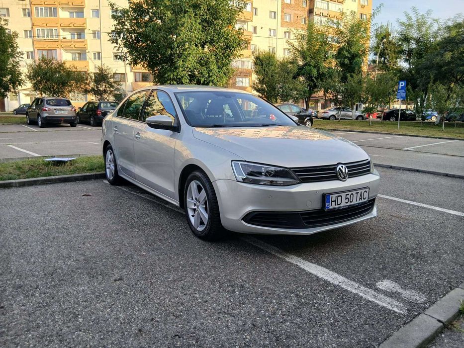 Volkswagen Jetta 2011, 1.6 TDI 105 CP. 4600 Euro negociabil.