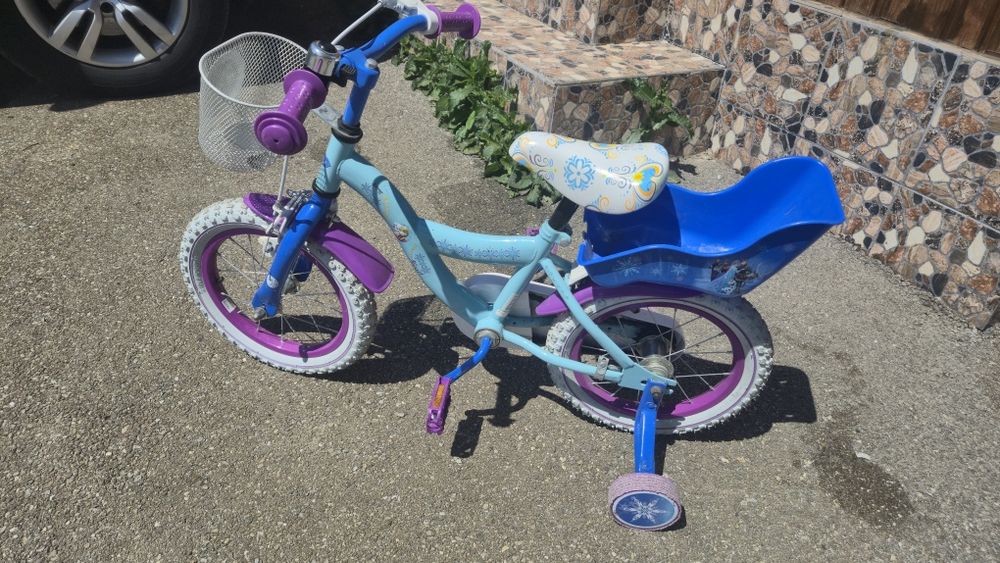 Bicicleta cu roti ajutătoare pentru copii