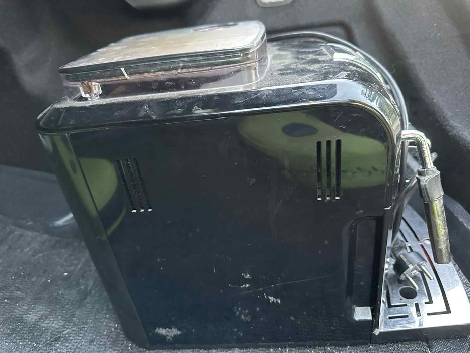 Продавам автоматична кафе машина Philips Saeco Syntia