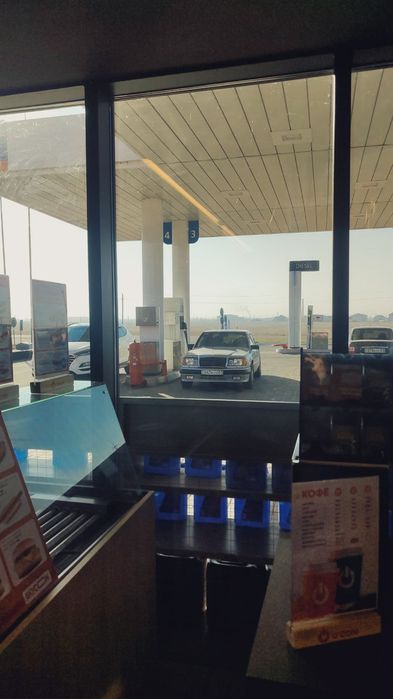 Продам W124 E200 2.2 механика