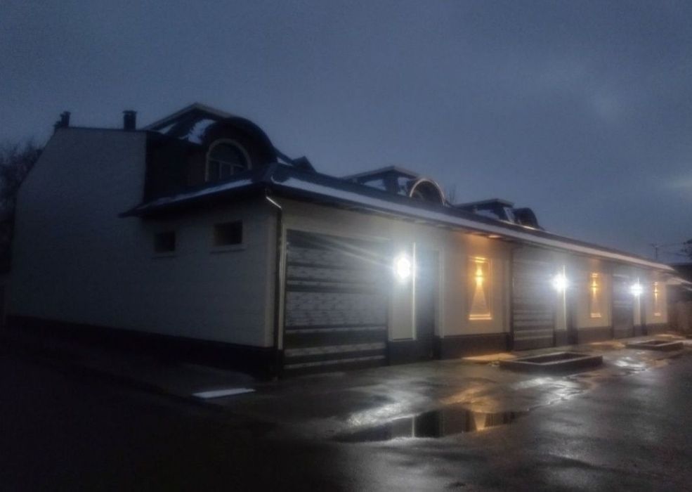 Продается коттеджи с балконом. Под потеку