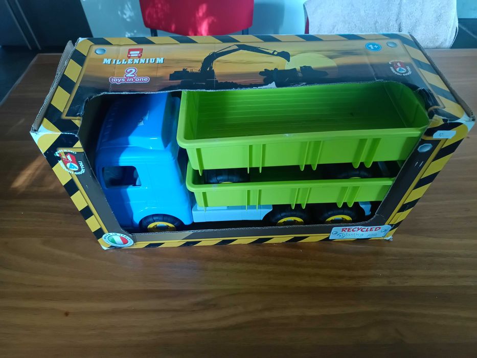 Camion jucarie basculanta cu remorcă (49x25 cm)