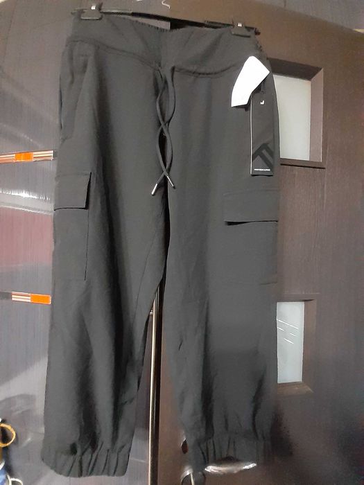 Pantaloni 3/4 noi marime XS