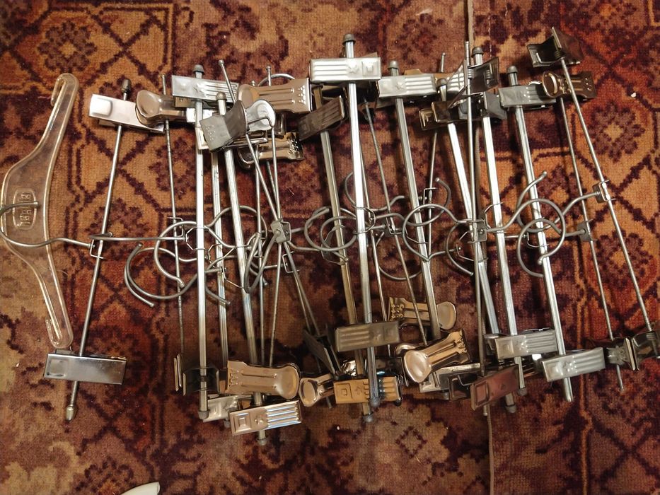 Продаются     вешалки