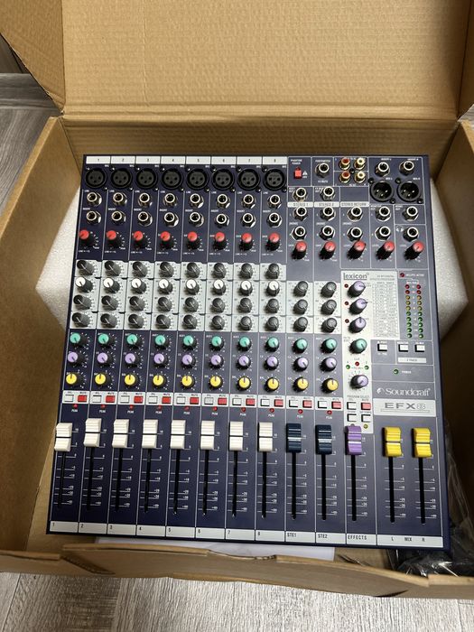 Микшерный пульт Soundcraft EFX8