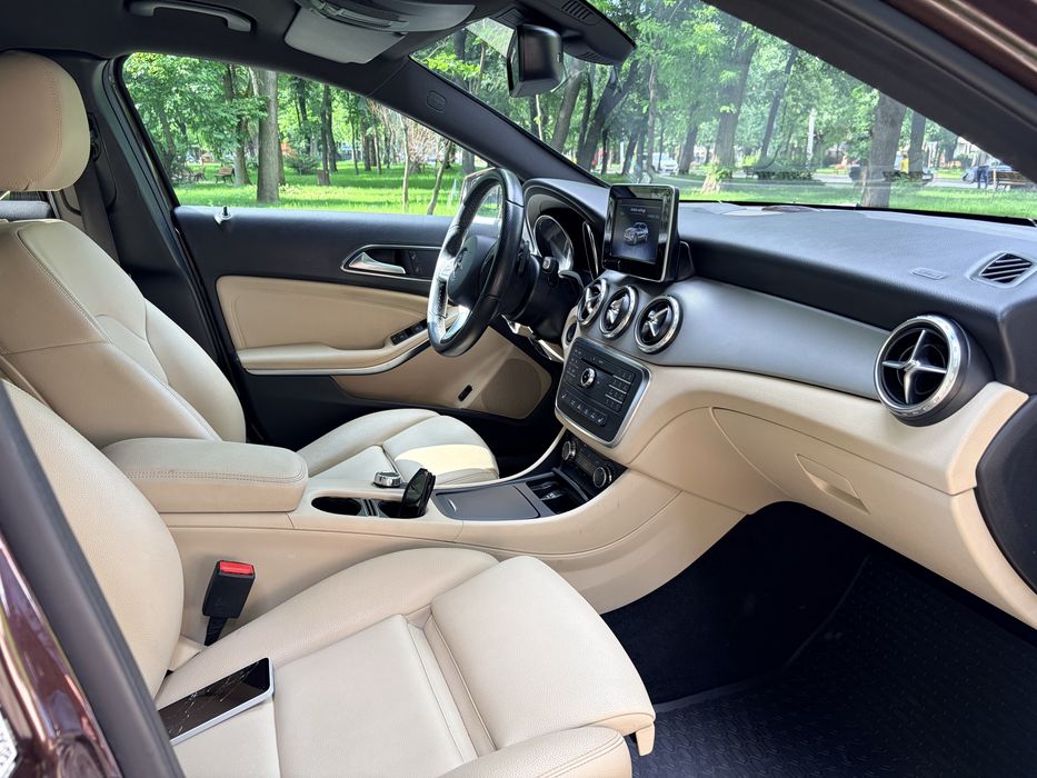 Mercedes GLA  180 benzina